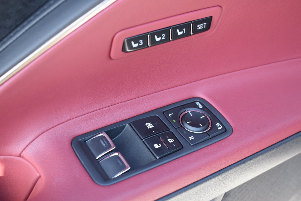 Used 2024 Lexus LC 500 Coupe w/ Sport Package RWD image 23