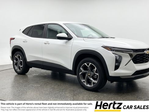 Used 2025 Chevrolet Trax LT FWD image 1