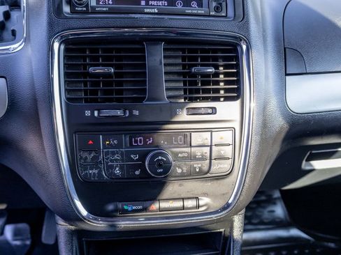 Used 2019 Dodge Grand Caravan GT image 28