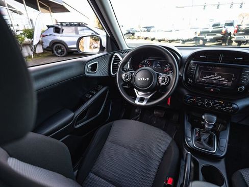 Used 2022 Kia Soul LX image 20