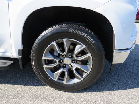 Used 2025 Chevrolet Silverado 1500 LT AWD/4WD image 10