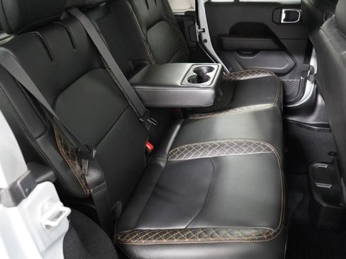 Used 2023 Jeep Wrangler Unlimited Sahara AWD/4WD image 18