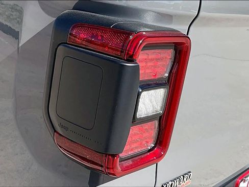 Certified 2022 Jeep Gladiator Mojave w/ LED Lighting Group image 29