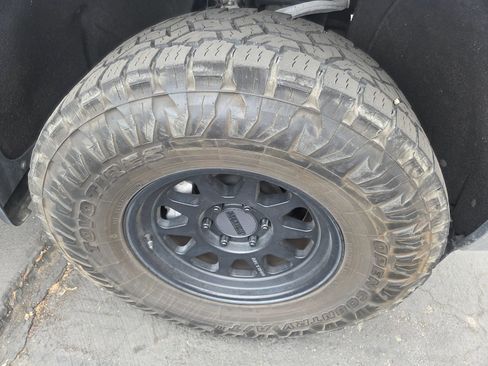 Used 2022 Chevrolet Silverado 1500 LT RWD image 2