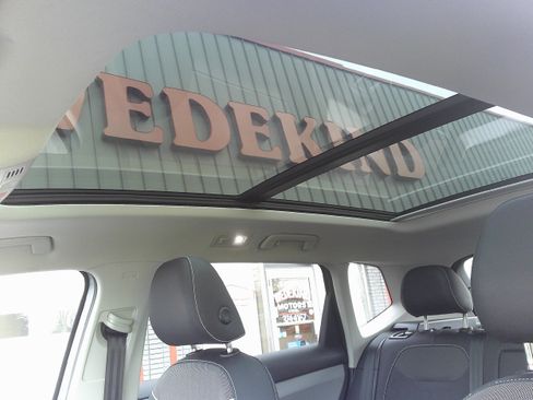 Used 2024 Volkswagen Taos SE image 15