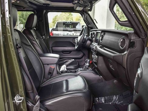 Used 2022 Jeep Wrangler Unlimited Sahara image 15