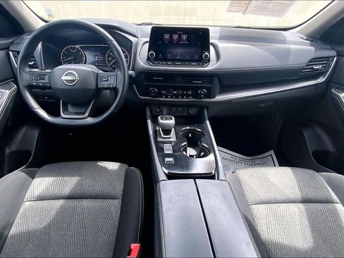 Used 2025 Nissan Rogue SV FWD image 16