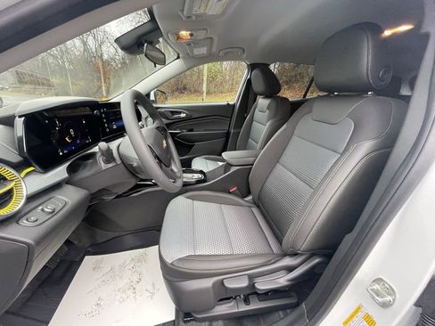 Used 2026 Chevrolet Trax LT image 22