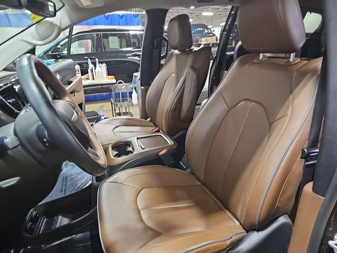 Used 2018 Chrysler Pacifica Limited w/ Advanced Safetytec Group image 16