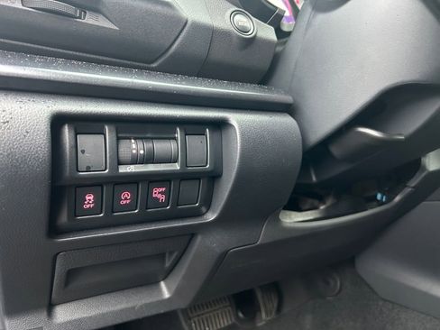 Used 2022 Subaru Crosstrek 2.5i Sport w/ Moonroof Package image 21