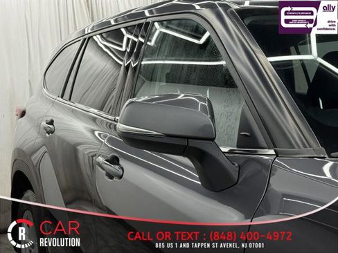 Used 2021 Toyota Highlander LE image 61