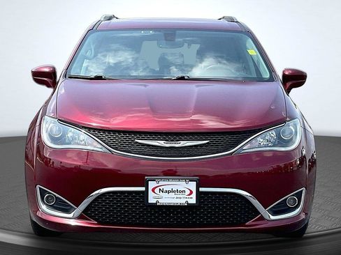 Used 2019 Chrysler Pacifica Touring-L w/ Tire & Wheel Group FWD image 3