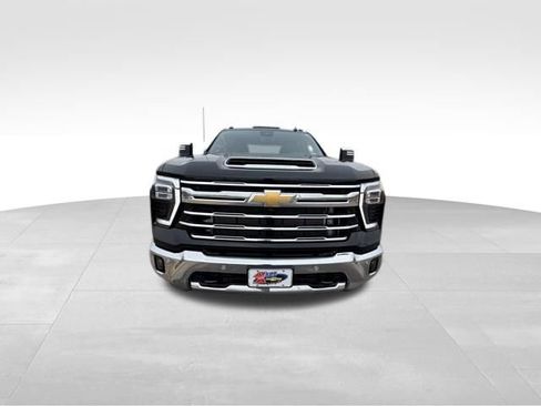 Used 2024 Chevrolet Silverado 2500 LTZ w/ LTZ Premium Package image 3