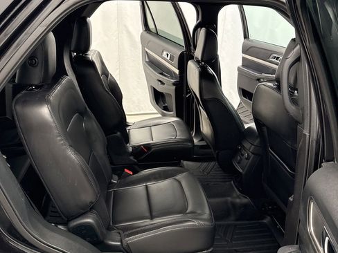 Used 2019 Ford Explorer XLT w/ Equipment Group 202A image 28