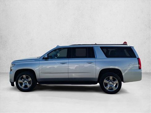 Used 2018 Chevrolet Suburban LT image 9