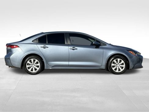 Used 2022 Toyota Corolla LE image 11