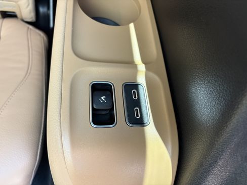 Used 2024 Mercedes-Benz GLS 580 4MATIC image 15