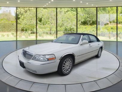 Used 2003 Lincoln Town Car Signature