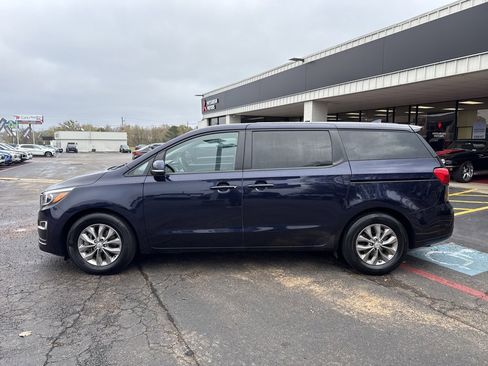 Used 2021 Kia Sedona LX image 10