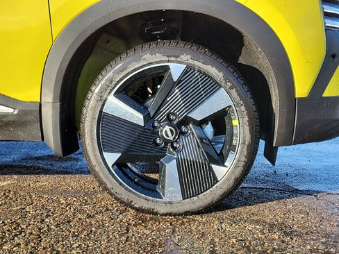 Used 2025 Nissan Kicks SR image 5