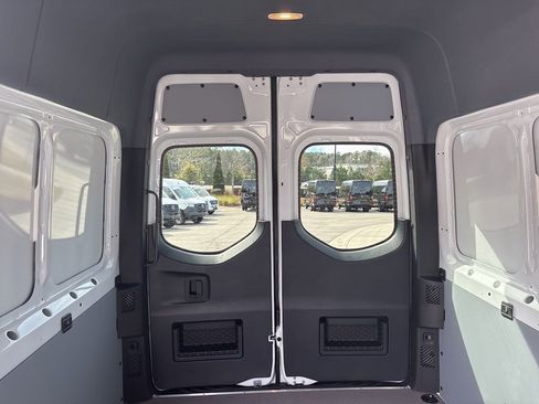 New 2026 Mercedes-Benz Sprinter 2500 image 18