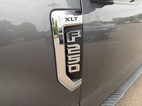 Used 2022 Ford F250 XLT w/ XLT Premium Package AWD/4WD image 11