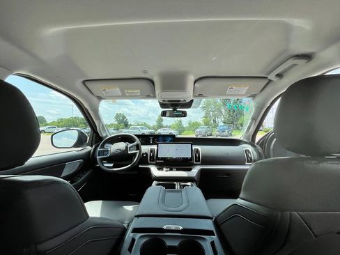 New 2026 Ford Expedition Active RWD image 9