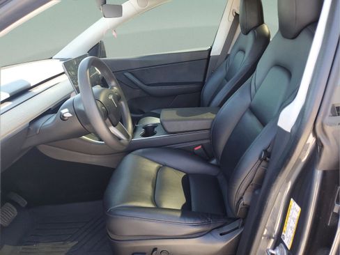 Used 2020 Tesla Model Y Long Range image 19