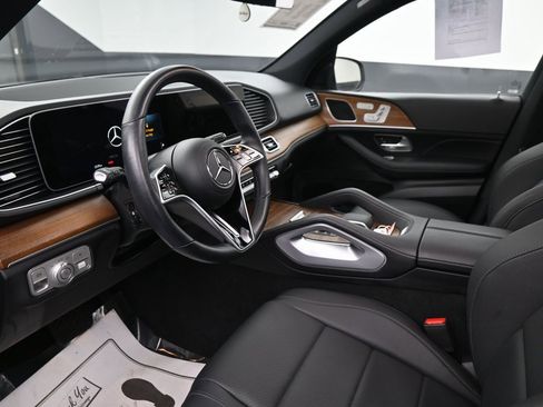 Used 2025 Mercedes-Benz GLE 450e 4MATIC w/ Winter Package image 31