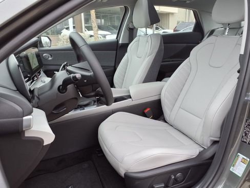 Certified 2025 Hyundai Elantra Limited image 14