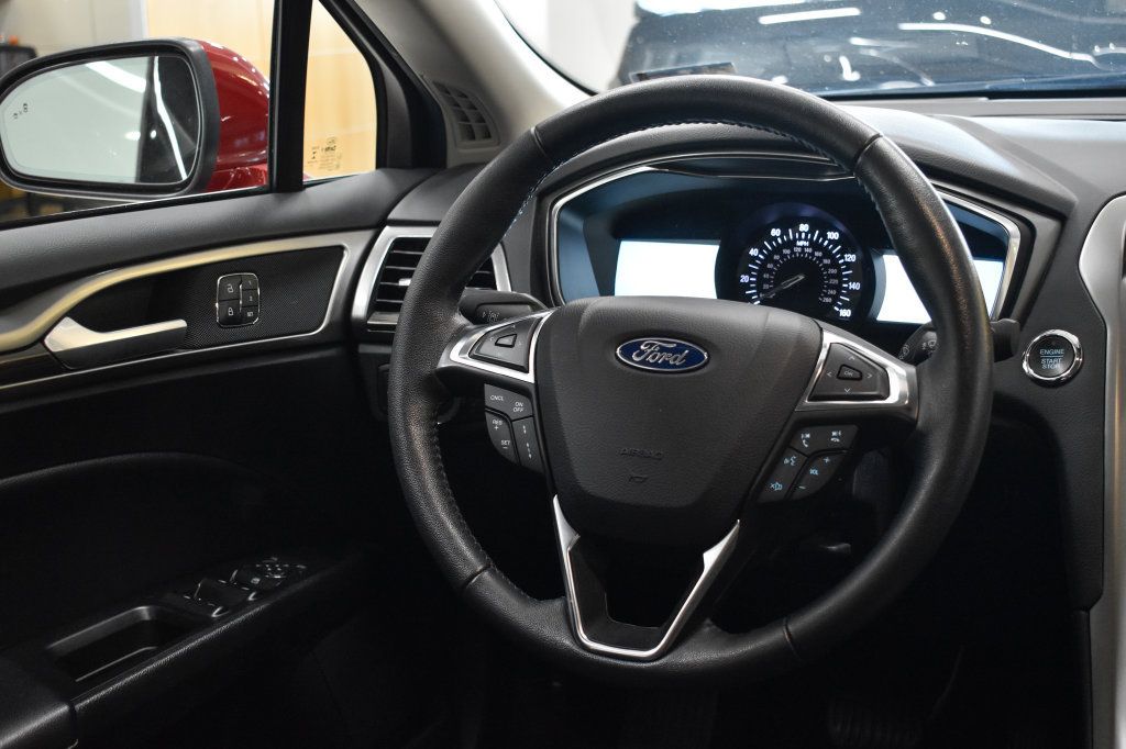Used 2020 Ford Fusion SEL FWD image 24