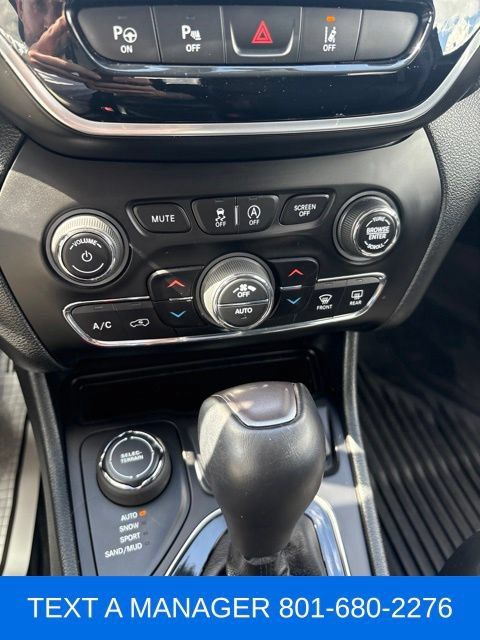 Used 2022 Jeep Cherokee Limited w/ Mopar Interior Package AWD/4WD image 19