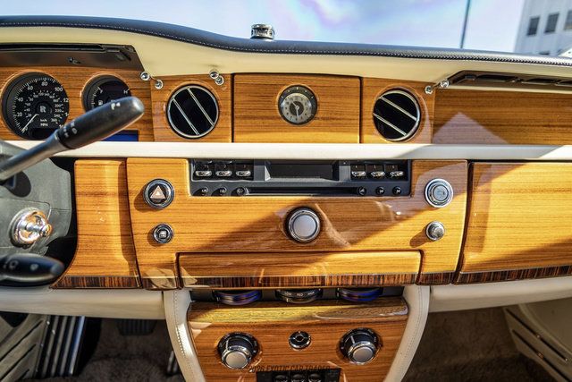 Used 2010 Rolls-Royce Phantom Drophead Coupe RWD image 36