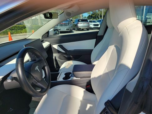 Used 2020 Tesla Model 3 Standard Range image 13