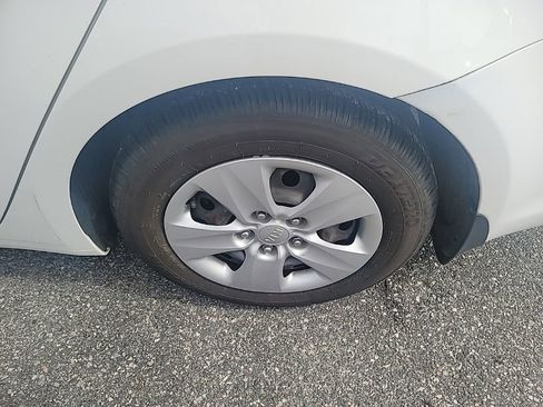 Used 2018 Kia Forte LX w/ LX Rear Camera Package image 7