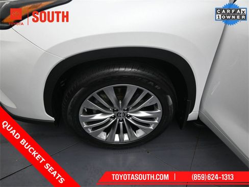 Used 2023 Toyota Highlander Platinum image 41