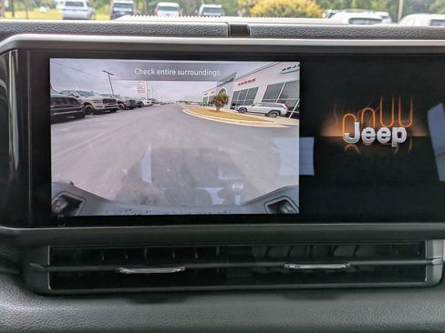 New 2025 Jeep Gladiator Sport image 18