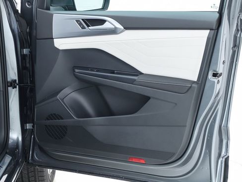 New 2025 Volkswagen Taos SEL image 71