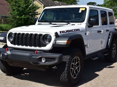 Used 2025 Jeep Wrangler Unlimited Rubicon w/ Convenience Group AWD/4WD image 1