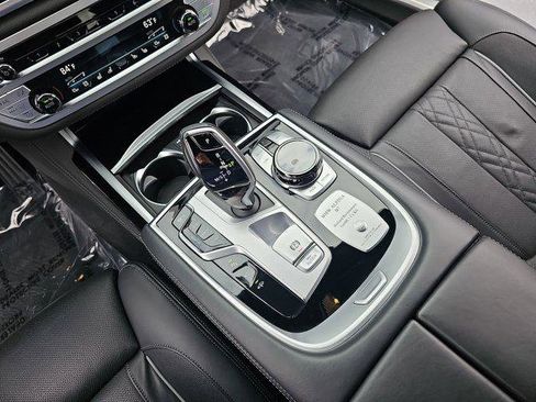 Used 2022 BMW ALPINA B7 xDrive w/ Luxury Rear Seating Package image 25
