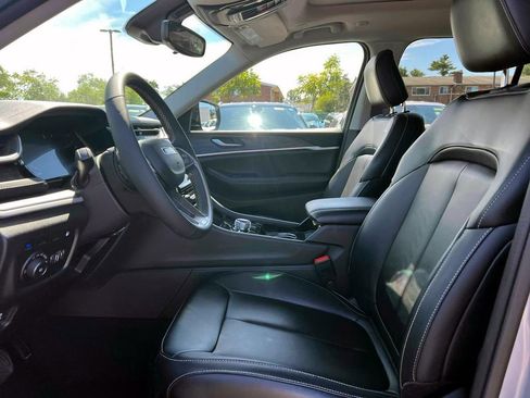 Used 2023 Jeep Grand Cherokee 4WD 4xe image 15