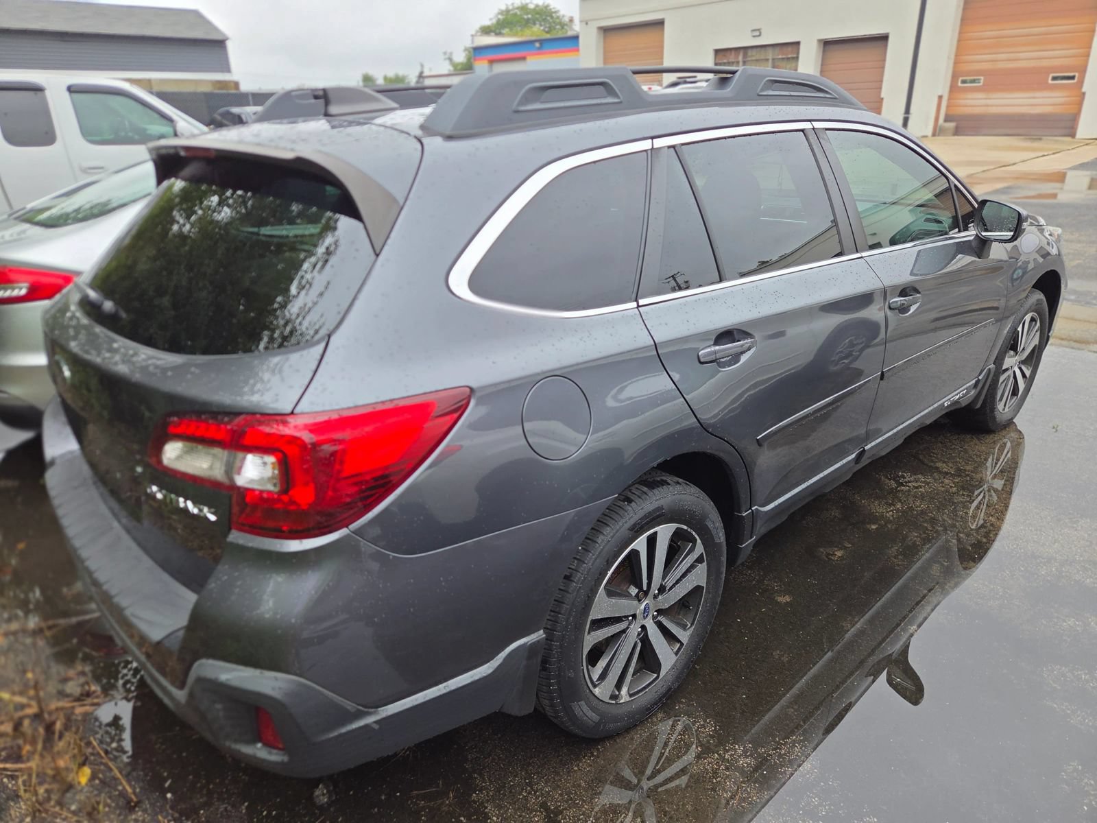 Used 2019 Subaru Outback 2.5i Limited AWD/4WD image 3