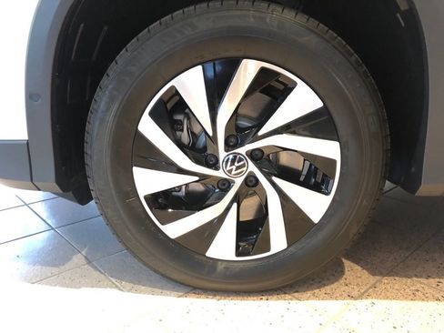 Used 2025 Volkswagen Tiguan S image 9