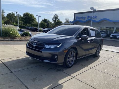 Used 2025 Honda Odyssey Touring image 4