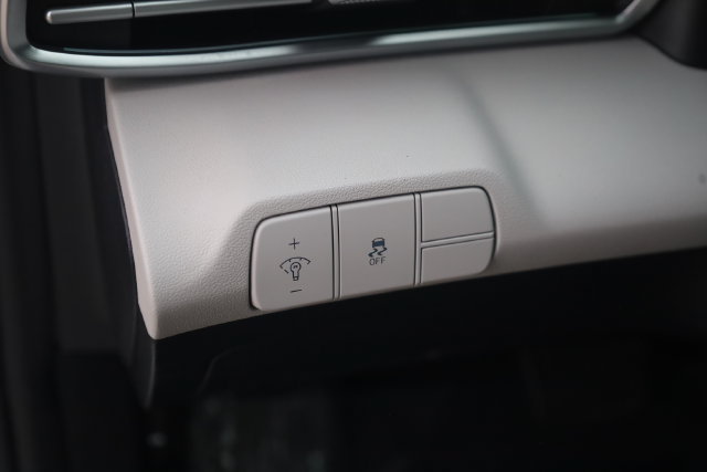 Used 2025 Hyundai Elantra Limited FWD image 9