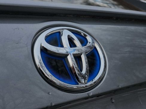 Used 2022 Toyota RAV4 XLE image 28