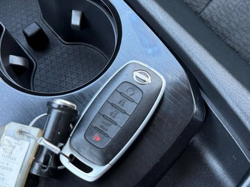 Used 2025 Nissan Rogue SV FWD image 27