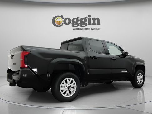 Used 2025 Toyota Tacoma SR5 AWD/4WD image 18