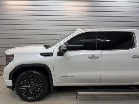 Used 2022 GMC Sierra 1500 Denali Ultimate AWD/4WD image 3