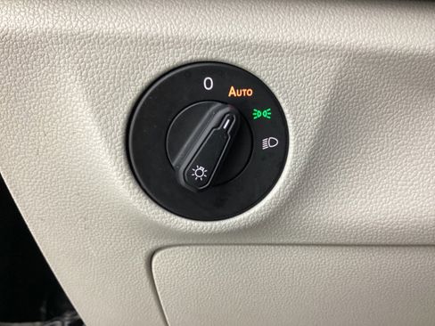 Used 2020 Volkswagen Jetta SE w/ SE Cold Weather Package image 38